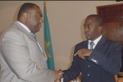President Joseph Kabila (right) shaking hands with Presidential challenger JP Bemba (file photo).