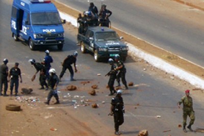 Security forces clashing with protestors in Conakry.