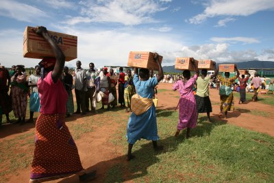Women carrying cartons of oil to the distribution site at Oromi IDP camp, Kitgum District, northern Uganda, 18 May 2007.