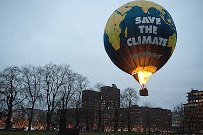 Greenpeace launches an hot air balloon.