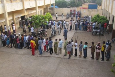 Des électeurs en fil Togo élections présidentielles 2010