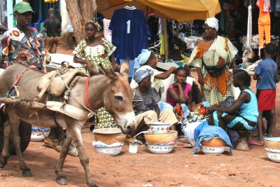 Market scene in Guinea Bissau.