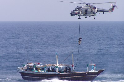Depuis décembre 2008 entre cinq et dix navires de combat ainsi que plusieurs avions de reconnaissance patrouillent dans l'océan Indien, au large des côtes somaliennes.