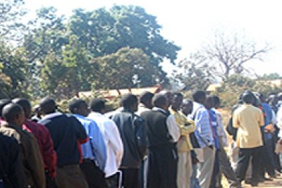 People in a queque for job in Zambia that resulted in the death of nine people.