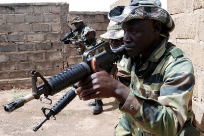 Photo d'archives - Soldats sénégalais et maliens s'entrainant avec la force spéciale américaine.