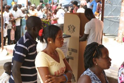 Casting a ballot at a polling station in Accra (file photo).