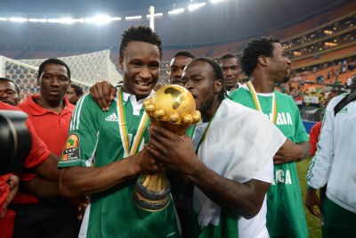 John Obi Mikel et Victor Moses du Nigeria.