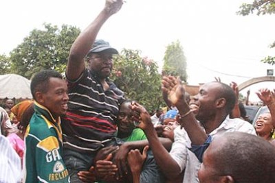 Mike Ozekhome carried by supporters after his release
