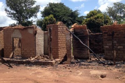 Burnt down houses in Zéré (file photo).