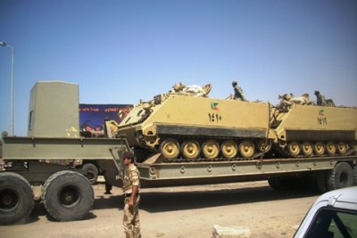 (Photo d'archives) - L'armée égyptienne renforçant la sécurité dans le Sinai, le 20 Mai 2013