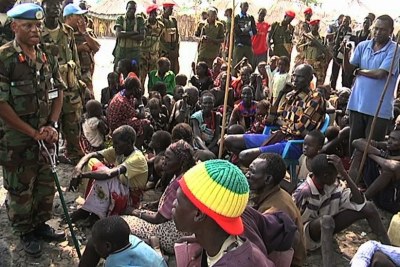United Nations commander Moses Obi talking to displaced people in Jonglei state (file photo).