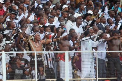 Des supporteurs du TP. Mazembe le 15/04/2012 au stade des Martyrs à Kinshasa, lors du match contre l’AS-V. Club.
