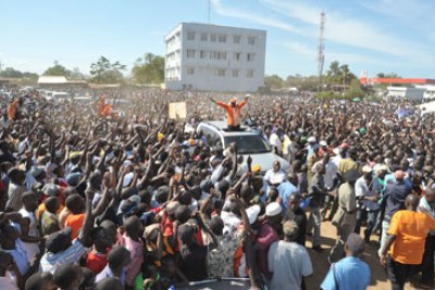 Opposition leader Raila Odinga conducting a rally (file photo).