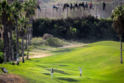 This image of two golfers playing while, in the background, migrants scaled a fence in the Spanish enclave of Melilla, inside Morocco, went viral last year.