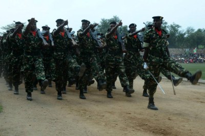 Des soldats en parade lors de la 53ème anniversaire de l'indépendance du Burundi au stade Prince Louis Rwagasore.