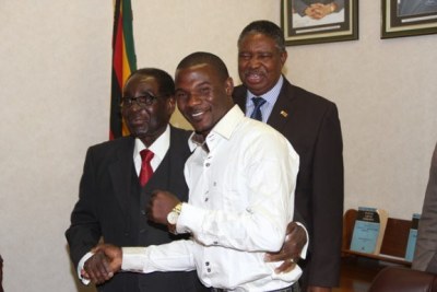 World Boxing Council champion Charles Manyuchi meets Zimbabwe President Mugabe in Harare.