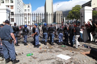 Police officers stand at the gates of Parliament (file photo).