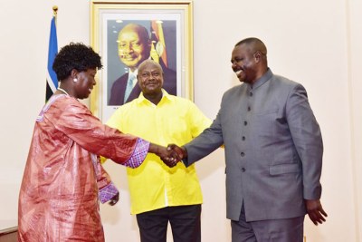 Speaker Rebecca Kadaga and her deputy Jacob Oulanyah shake hands as President Museveni looks on (file photo).