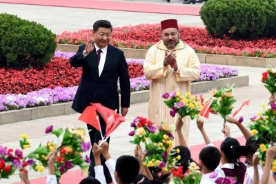 Le président chinois Xi Jinping (à gauche) organise une cérémonie de bienvenue pour le roi Mohammed VI du Maroc avant leur entretien à Pékin, capitale de la Chine, le 11 mai 2016. (photo d'archives)