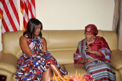 Michelle Obama et ses filles en Afrique pour pousser l'éducation des filles.