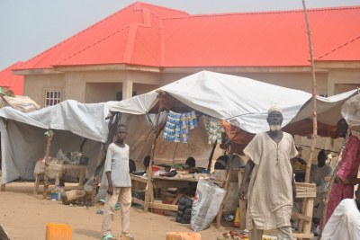 Des personnes déplacées dans le camp de Gubio, à Maiduguri, dans le nord du Nigeria, ont commencé à créer des petites entreprises afin de gagner leur vie, après avoir été déplacées par la violence de Boko Haram