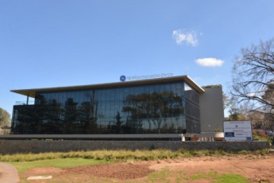 The GE Africa Innovation Centre, South Africa, includes an exhibition space celebrating the best of African and GE innovation, ideation spaces for effective collaboration, an agile work space, and a learning and development space. It will also include a physical and virtual showcase of GE Healthcare’s product and services technology with a virtual connection to be maintained to the GE Healthcare Institute in Nairobi, which is currently in development.