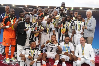 Les joueurs du TP Mazembe fête leur victoire en Coupe de la Confédération le dimanche 6 novembre à Lubumbashi.