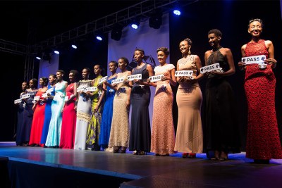 The 15 finalists for Miss Rwanda 2017 pose for a group photo.