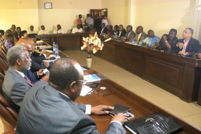 Des politiciens pendant des discussions sur l’accord politique sous l’égide des membres de la CENCO le 24/01/2017 au centre Interdiocésain à Kinshasa.