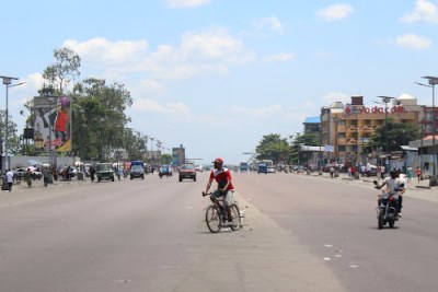 Sur le boulevard Lumumba dans le district de la Tshangu à Kinshasa, le10/04/2017.