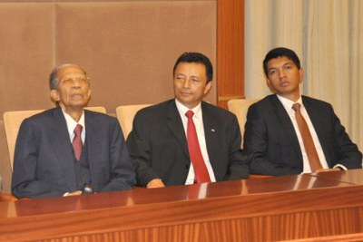 Ratsiraka, Ravalomanana et Rajoelina considérés comme les grands favoris du scrutin du 7 novembre.
