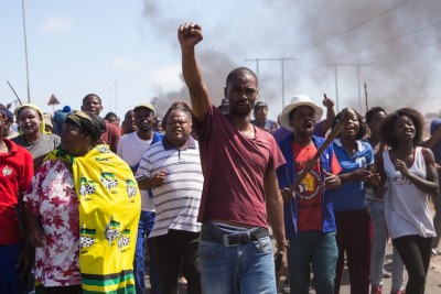 Over a thousand residents protested along Southern Bypass Street in Vredenburg.