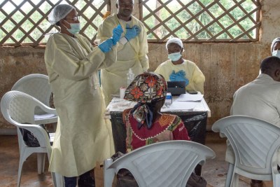Archive - Une équipe de vaccination contre le virus Ebola de l'Organisation mondiale de la santé travaille à Butembo, en République démocratique du Congo, en janvier 2019.