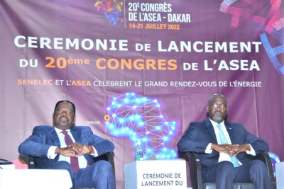 Le Directeur général de la Senelec, M. Pape Mademba Biteye, par ailleurs, président de l’ASEA (à gauche) à côté de M. Abdel Didier Tella, directeur de l’Association des sociétés d’électricité d’Afrique, le 12 avril 2022, lors du lancement du 20ème Congrès de l’Association des sociétés d’électricité d’Afrique (Asea) prévu du 14 et le 21 juillet 2022