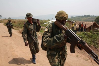 Des militaires FARDC en patrouille. L’état-major général des Forces Armées de la RDC a informé la MONUSCO du début de l'Opération militaire des FARDC, SUKOLA II (nettoyer en français) dirigée contre les rebelles rwandais des FDLR ce mardi 24 février au Sud Kivu.