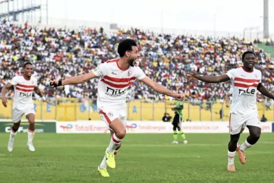 Les joueurs de Zamalek exultent après l'un de leurs buts inscrit face au Dreams FC en demi-finale retour de la Coupe de la CAF, le 28 avril 2024.