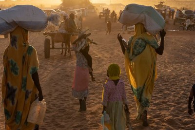 Sudanese refugees arrive at the border town of Adre in Chad.